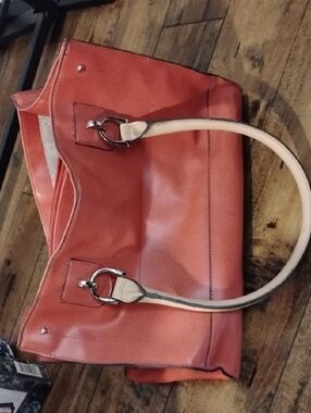 Vintage London Fog Women’s Pumpkin Colored Shoulder Bag.